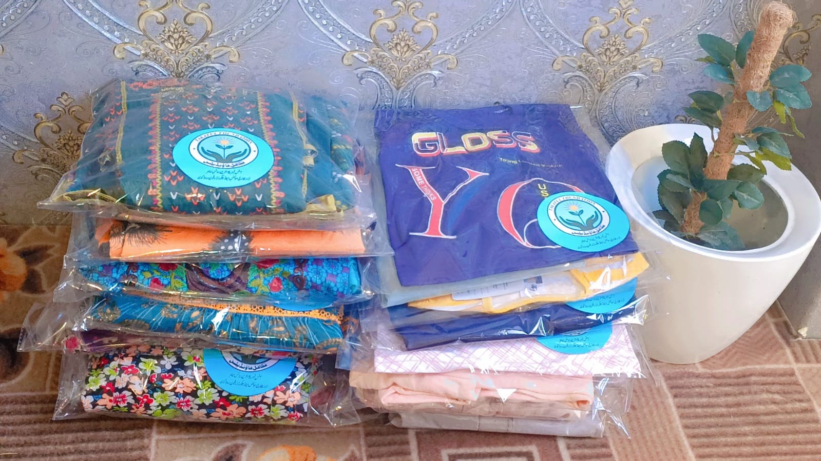 You are currently viewing تکا فل فاؤنڈیشن کی جانب سے غریب اور محتاج خاندانوں میں کپڑوں کی تقسیم جاری ہے۔